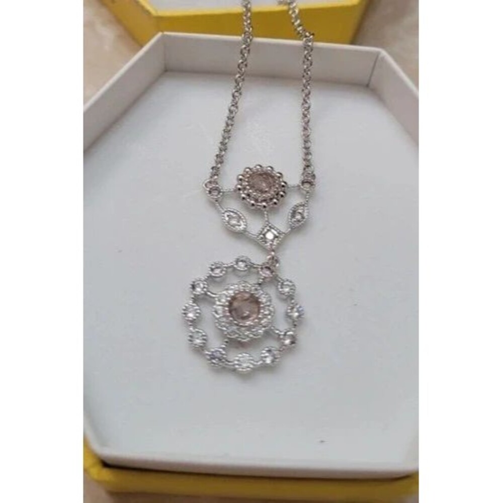 Necklace with pink stones